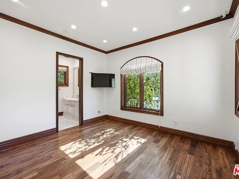 2108 San Ysidro Dr — Photo 23