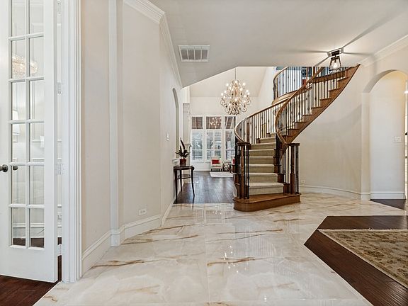 3rd image of 8723 Sherwood Dr