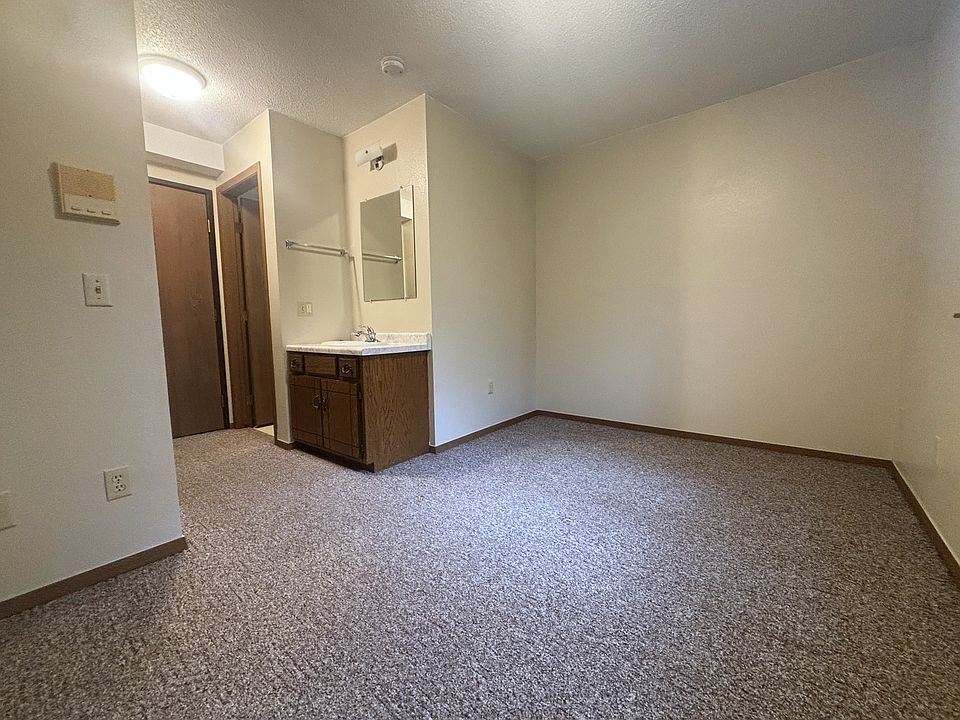 1st image of 418 5th Ave S #1