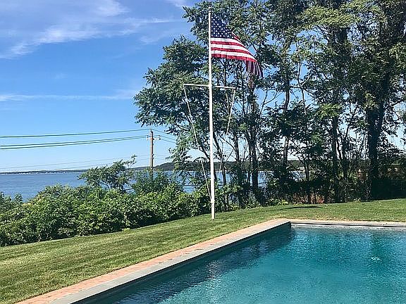 3rd image of 35 Cliff Dr