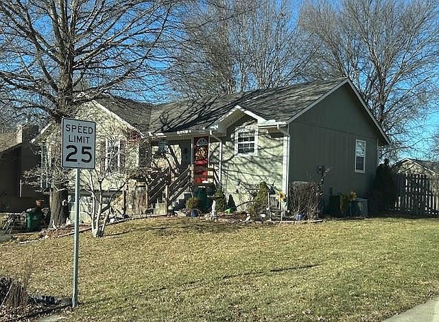 1st image of 1049 SW Twin Creek Dr