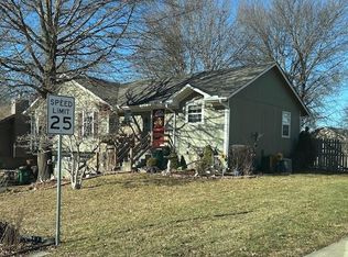 1049 SW Twin Creek Dr, Lees Summit, MO 64081