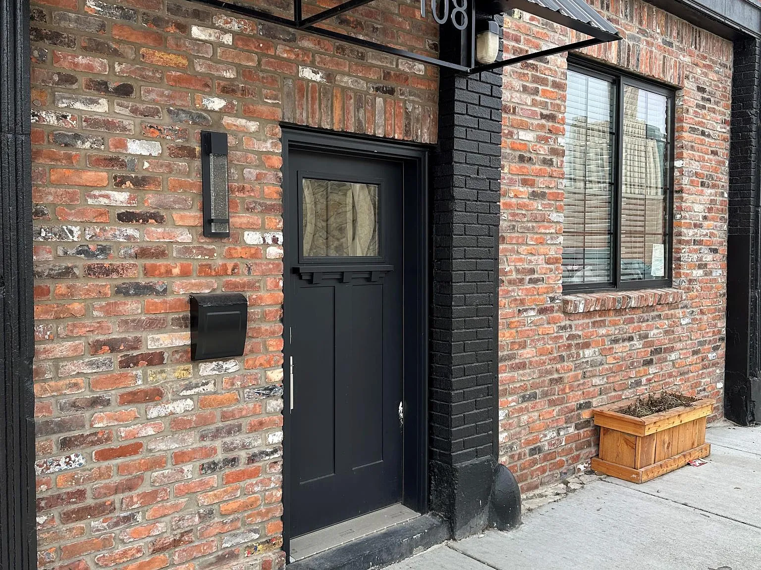151 E Eagle St — Photo 2
