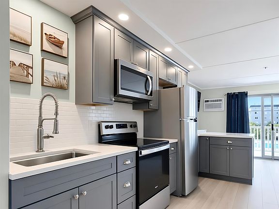2nd image of 933 Ocean Blvd #102