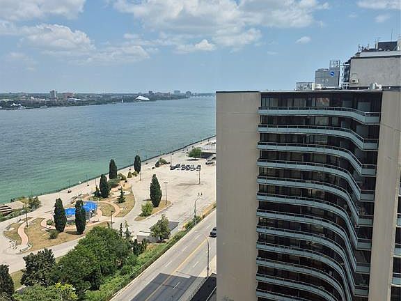 3rd image of 75 Riverside Dr E #1706