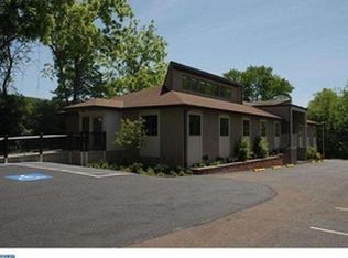 102 Memorial Dr, Schwenksville, PA 19473