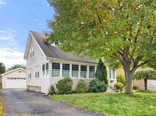 32 Cambridge St, West Hartford, CT 06110