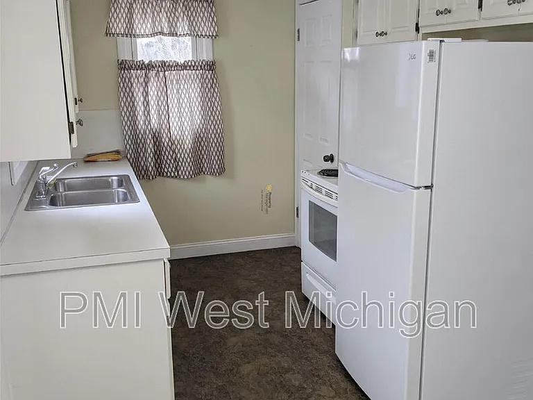 2102 36th St SW — Photo 6