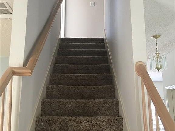 5th image of 994 Safflower Ct