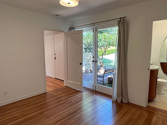 3rd image of 11 Arlington Ln