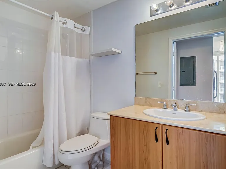 2425 SW 27th Ave #806 — Photo 20