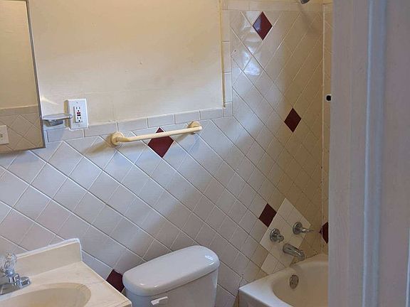 5th image of 4601 12th Ave S
