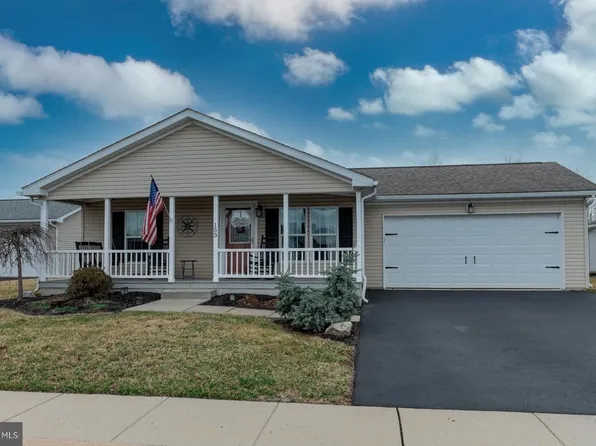 153 Random Rd, Douglassville, PA 19518