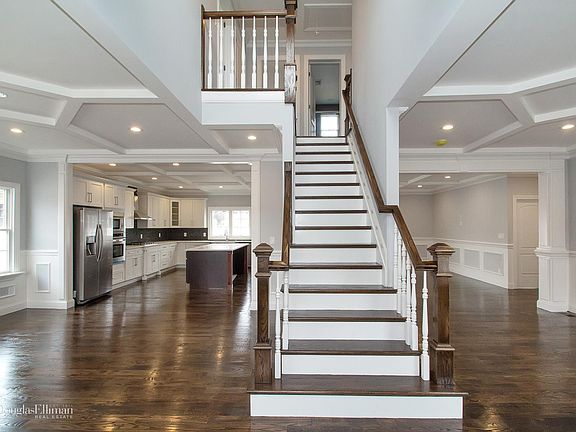 3rd image of 171 Southwood Cir