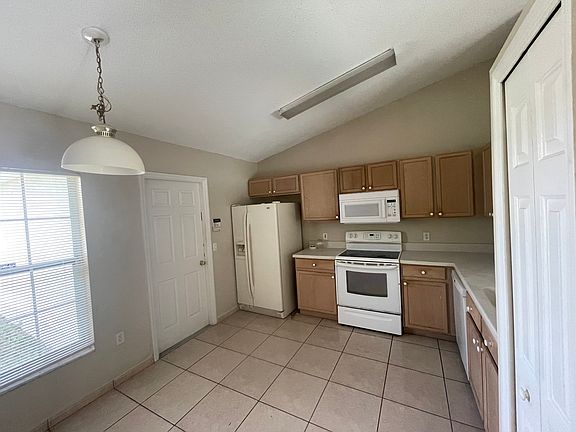 4th image of 569 Pinehurst Cv