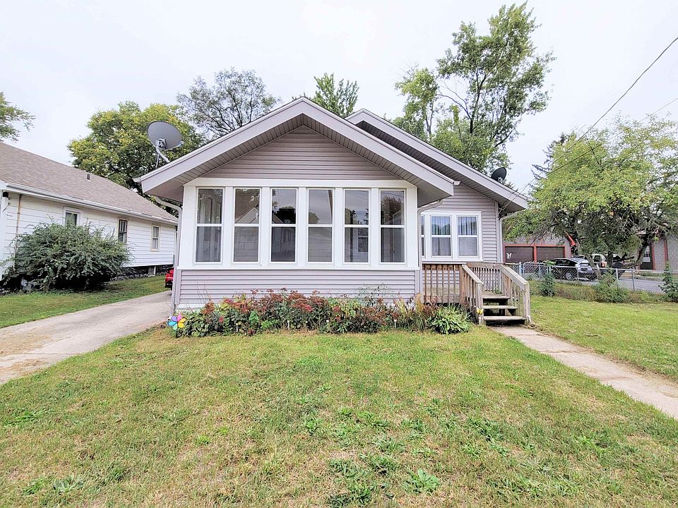 1st image of 621 River Ln