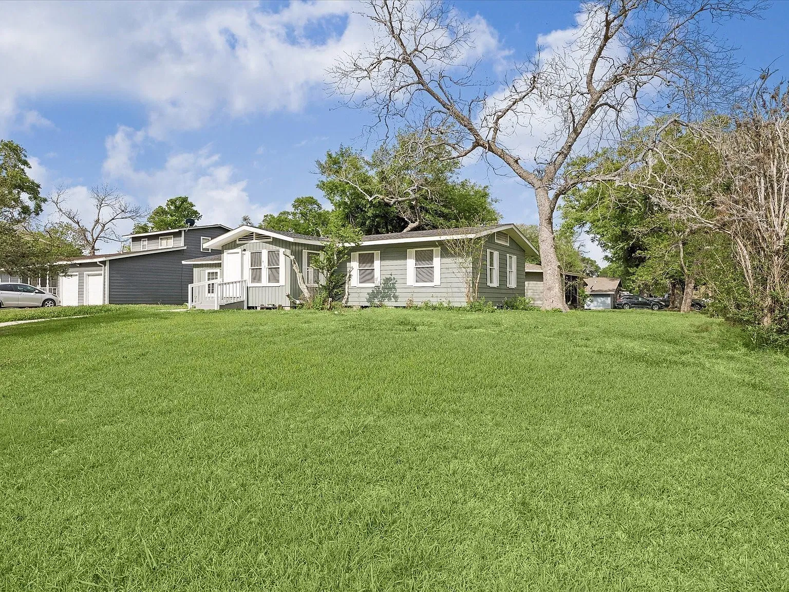 4 bed, 1.0 bath, 1262 sqft, $1,400 — Photo 2