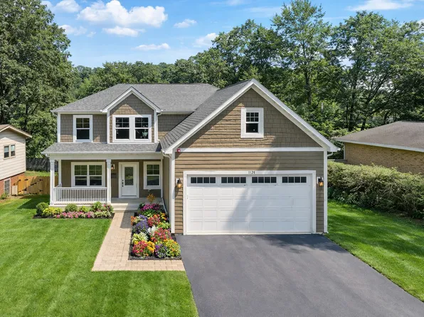 1127 Kenton Rd, Deerfield, IL 60015