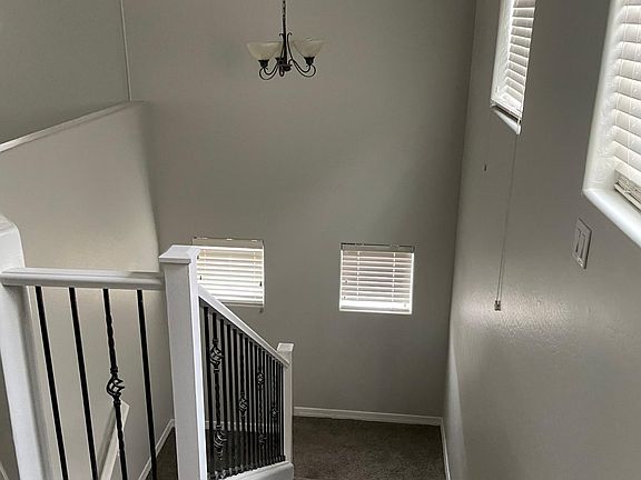 5th image of 804 W Kingman Dr