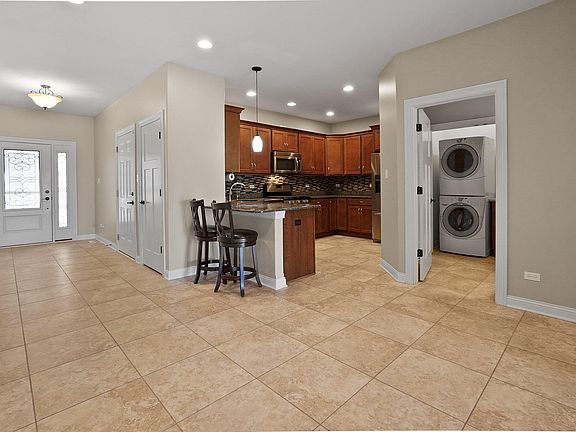 5th image of 9298 W 107th Pl