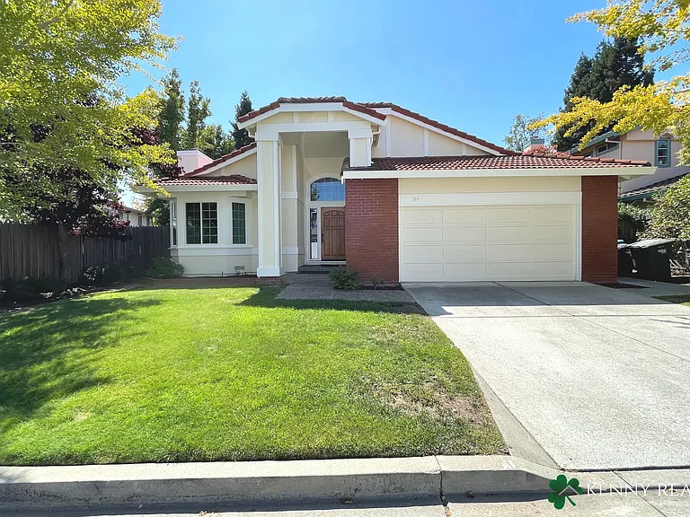 144 Glasgow Ln — Photo 1