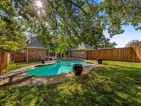3rd image of 227 Winding Hollow Ln