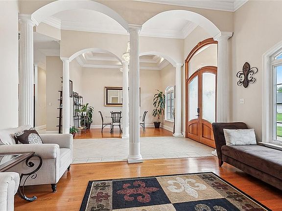 5th image of 135 Riverwood Dr