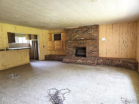 4th image of 925 Brown Ln