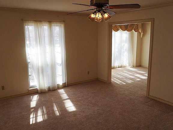 5th image of 1922 Sterling Dr
