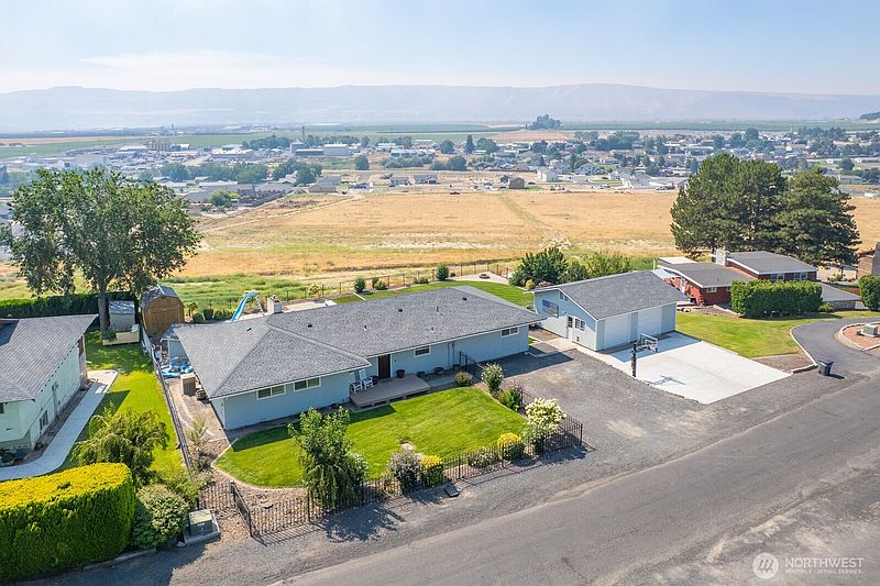 3rd image of 225 NE Widmer Drive