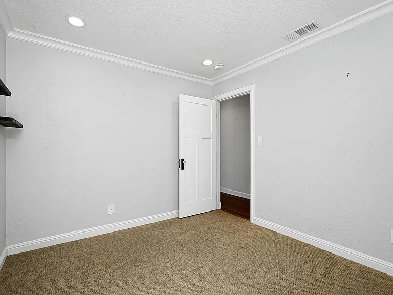2249 Whyte Park Ave — Photo 18