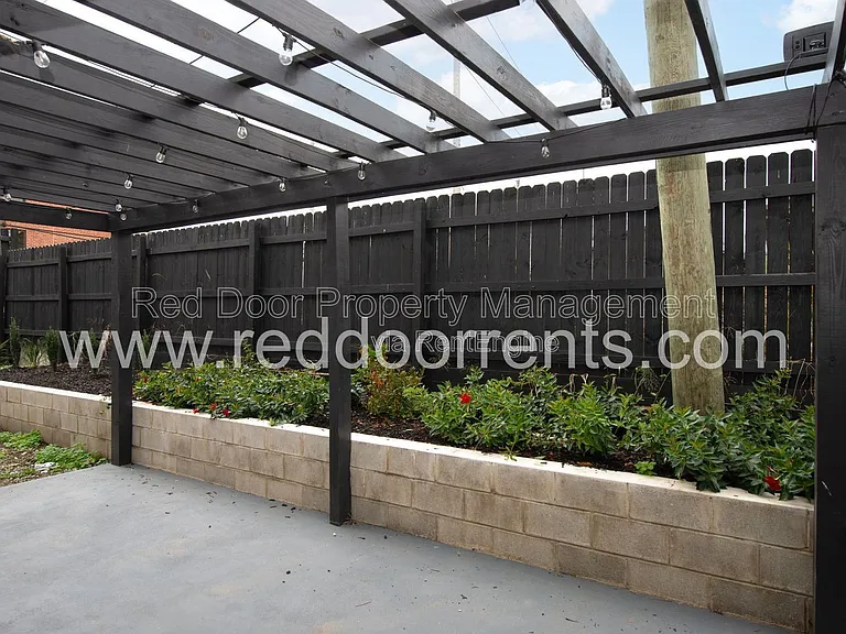 1329 E Market St #8 — Photo 3