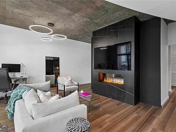 4th image of 933 Peachtree St NE #1824