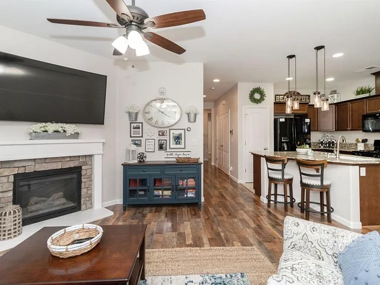 3174 Swift Ave — Photo 6