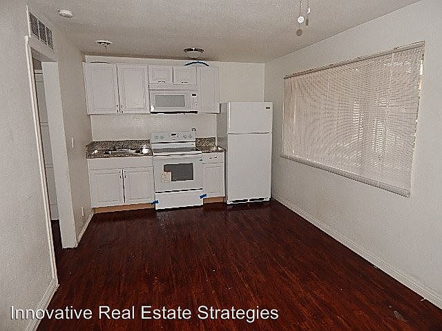 2nd image of 409 W Adams Ave APT 003
