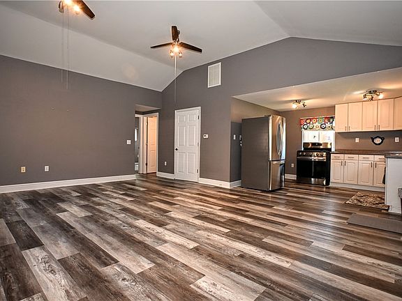 3rd image of 711 Memory Ln