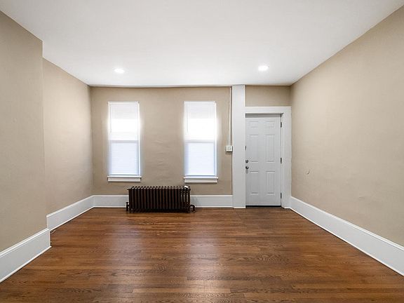 3rd image of 4037 N Marshall St