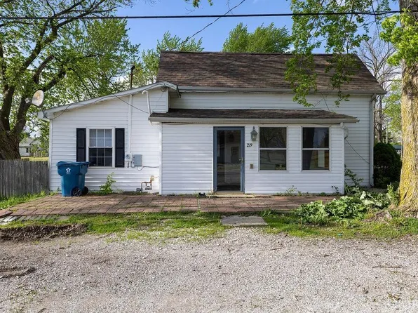 219 E 1st St, Fowlerton, IN 46930