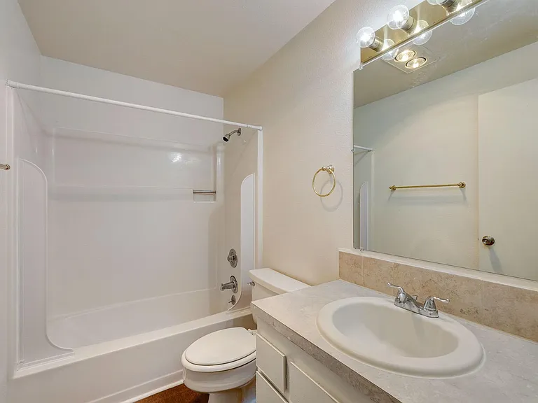 Upstairs full bath