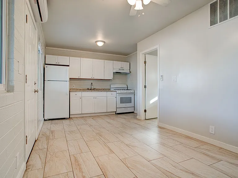 206-216 E Jones St — Photo 7