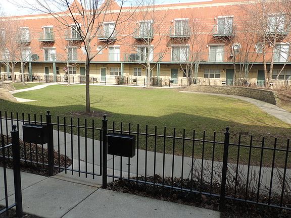 2nd image of 4530 S Woodlawn Ave Unit 603