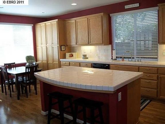 3rd image of 1070 Berkshire Ct
