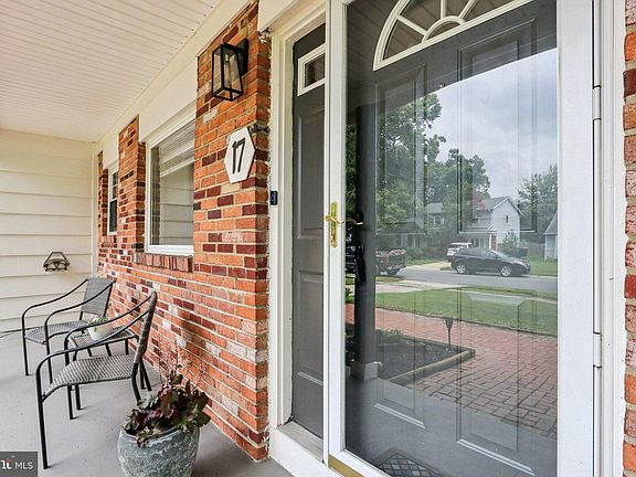 4th image of 17 Sanford Dr