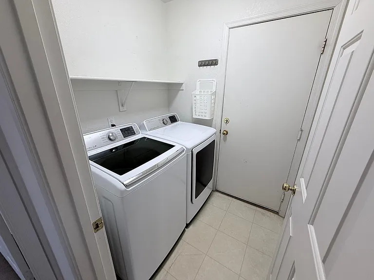 1106 S Fresno Ct — Photo 11