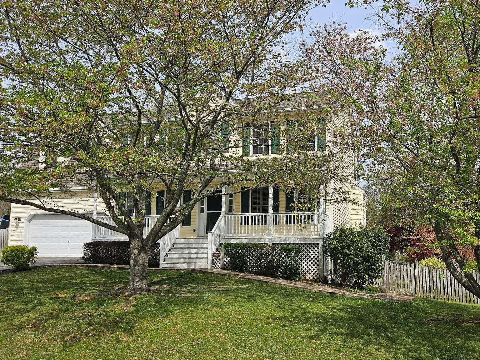 4 bed, 3.5 bath, 3122 sqft, $2,900 — Photo 2