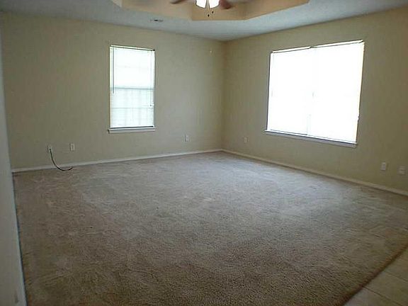 3rd image of 44 Holly Dr
