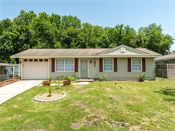 101 S 42nd St, Van Buren, AR 72956