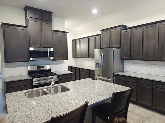 4th image of 2813 Ainsworth Rd