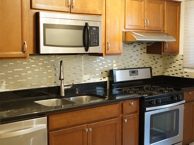 6433 N Kedzie Ave — Photo 1