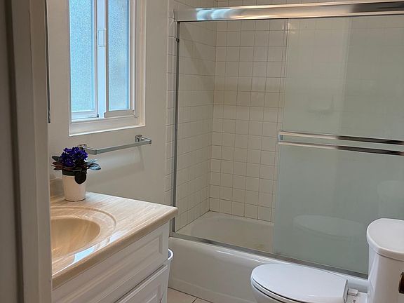 4th image of 1610 De La Vina St #3